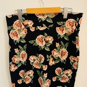 Floral skirt stretchy and new.